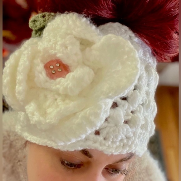 CROCHETED FLORAL EMBELLISHED EAR WARMER - Picture 6 of 7
